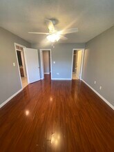950 Village Dr in Brooksville, FL - Foto de edificio - Building Photo