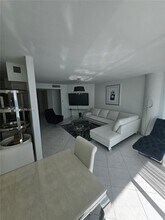 16400 Collins Ave in Sunny Isles Beach, FL - Foto de edificio - Building Photo