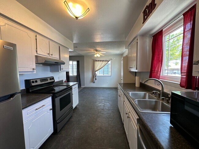 5542 Cypress St in Farmington, NM - Building Photo - Building Photo