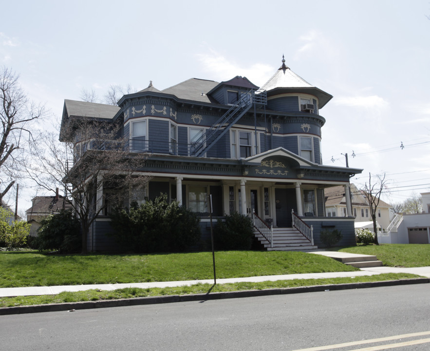 196 Stiles St in Elizabeth, NJ - Building Photo