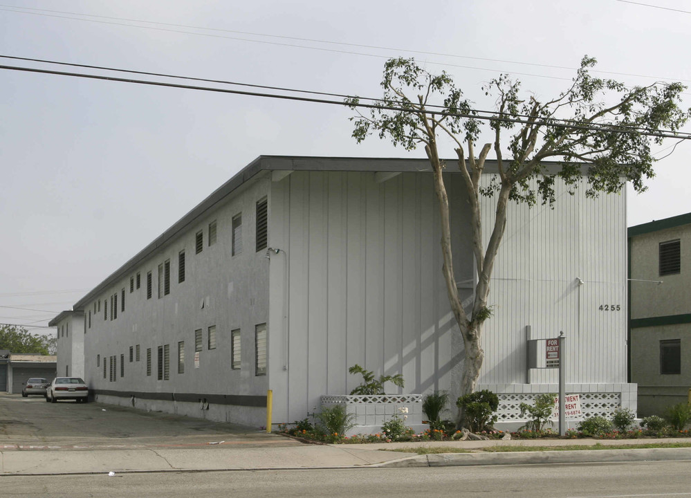 4253-4255 W 182nd St in Torrance, CA - Building Photo