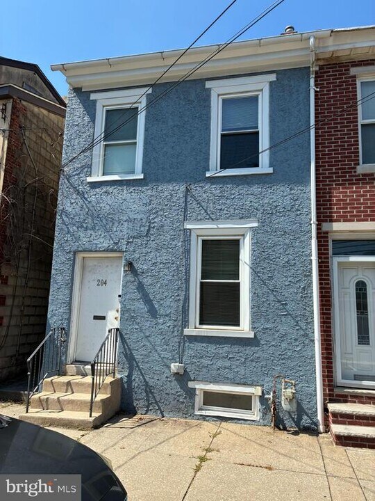 204 E Elm St in Conshohocken, PA - Building Photo