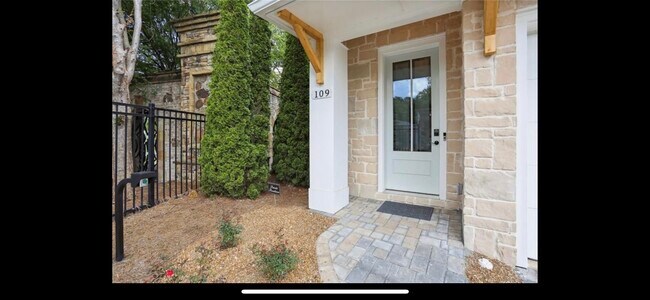 109 Village Green Ave in Woodstock, GA - Building Photo - Building Photo