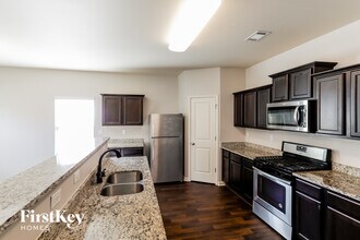 215 Holly Way in Pendergrass, GA - Foto de edificio - Building Photo