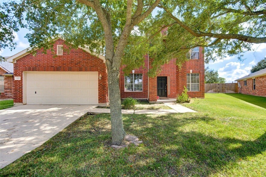 5527 Gatesprings Ln in Sugar Land, TX - Building Photo