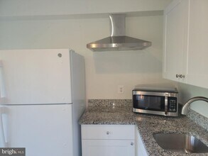 9620 Potters Hill Cir in Lorton, VA - Building Photo - Building Photo