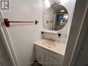 102 Billington Crescent in Toronto, ON - Building Photo - Building Photo
