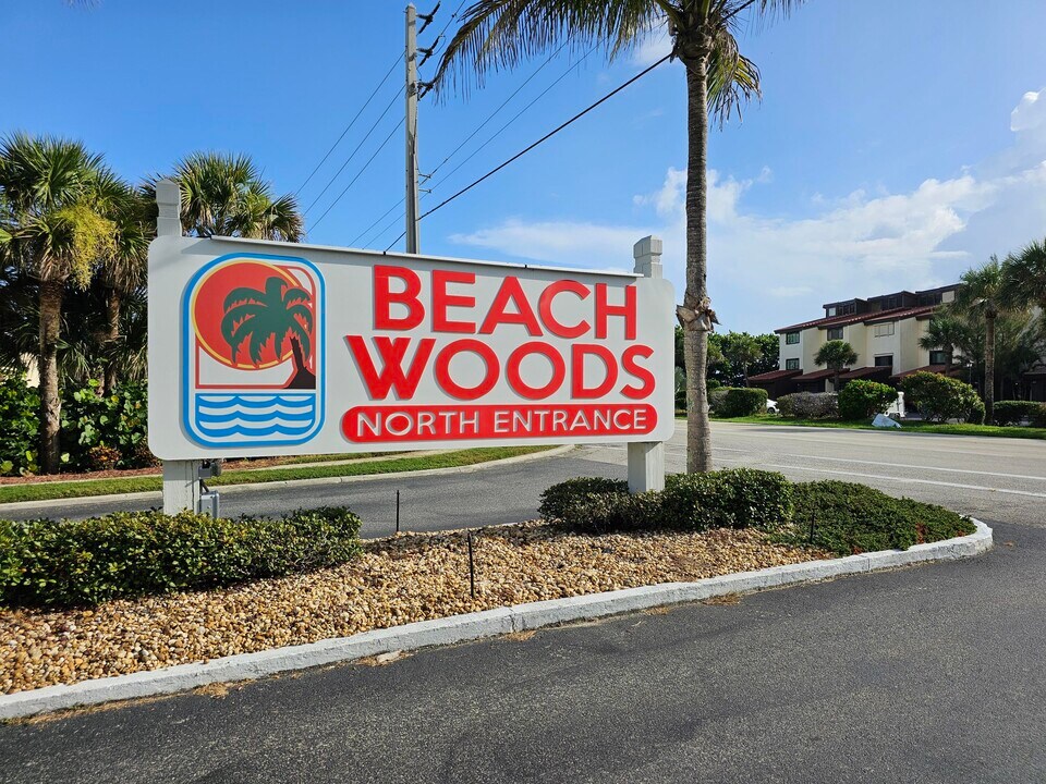 3233 Sea Oats Cir in Melbourne Beach, FL - Building Photo