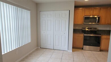 5923 Manchester Way in Tamarac, FL - Building Photo - Building Photo