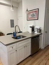 737 S 4th St in Philadelphia, PA - Foto de edificio - Building Photo