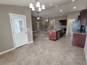 603 Hilltop View St in Richland, WA - Building Photo - Building Photo