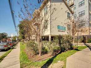 1009 W 25th St, Unit 201 in Austin, TX - Building Photo - Building Photo