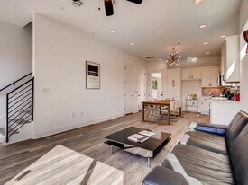 607 W St Johns Ave in Austin, TX - Building Photo