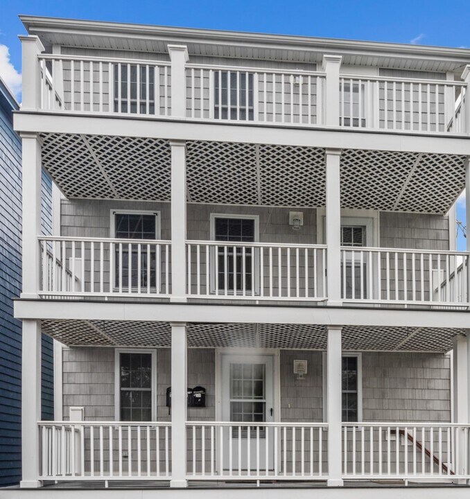 11 Siegel St in Bristol, RI - Building Photo