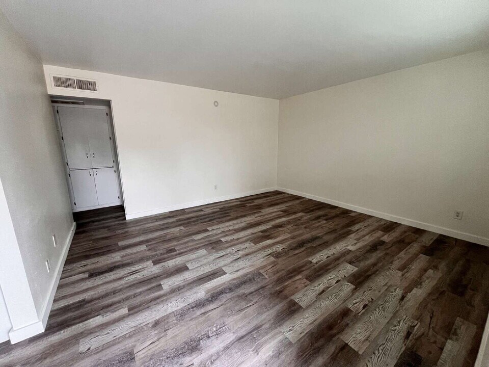 2013 N 49th St in Phoenix, AZ - Building Photo