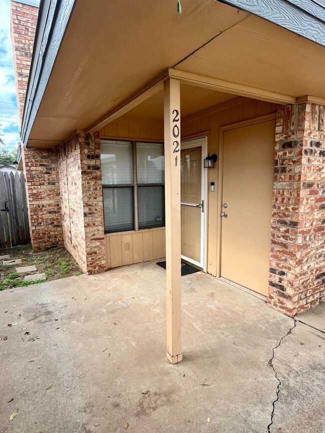 2021 S Loop 289 in Lubbock, TX - Building Photo - Building Photo