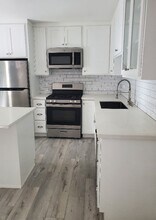 8616 Holloway Dr in West Hollywood, CA - Building Photo - Building Photo