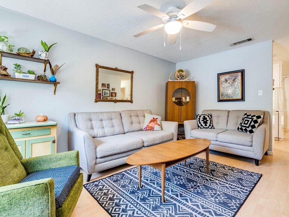 1607 Valleyridge Dr in Austin, TX - Building Photo