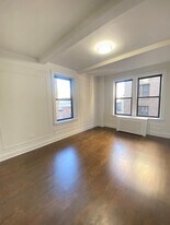 25 W 68th St, Unit 3D in New York, NY - Building Photo
