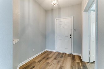 815 Creekside Dr in Little Elm, TX - Foto de edificio - Building Photo