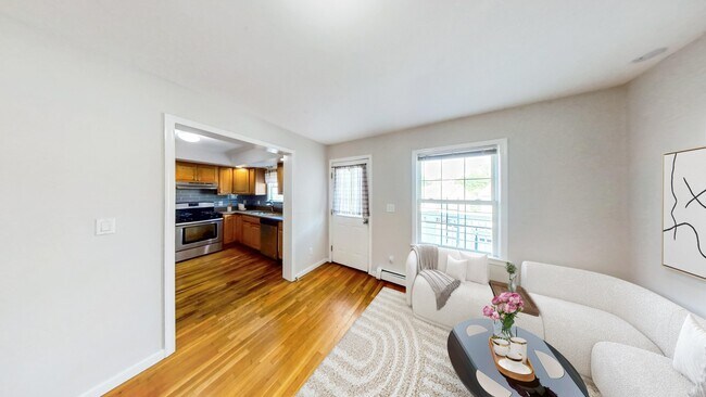 35 Juniper St, Unit 1 in Boston, MA - Building Photo - Building Photo