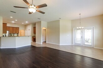 1812 Creekwood Ln in Orange Park, FL - Foto de edificio - Building Photo