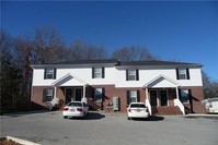 62-63 Jacoby Jamison Ln in Manchester, TN - Foto de edificio - Building Photo