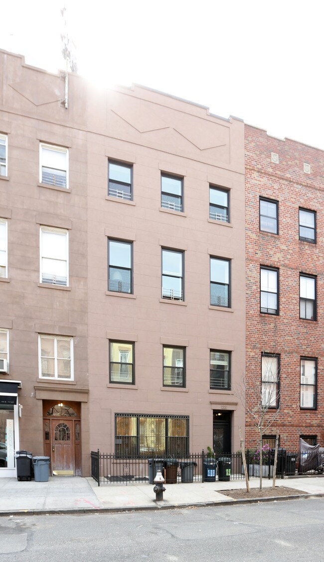 555 Henry St in Brooklyn, NY - Building Photo - Building Photo