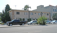 6670 Lindenhurst Ave in Beverly Hills, CA - Building Photo - Building Photo