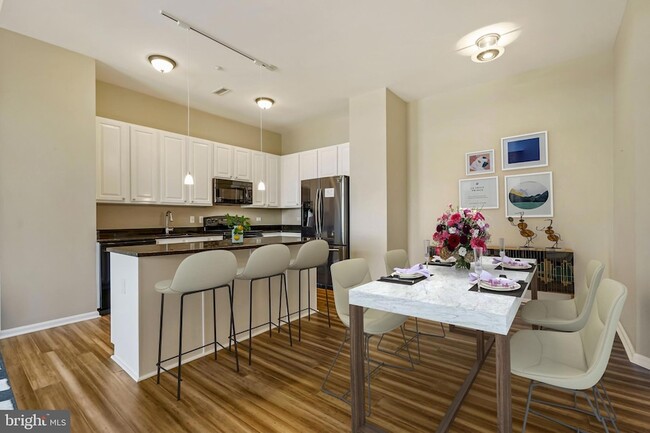 2720 S Arlington Mill Dr, Unit 1102 in Arlington, VA - Building Photo - Building Photo