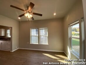 350 Barrett Pl in San Antonio, TX - Building Photo - Building Photo
