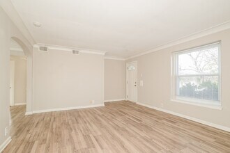 1086 Wilshire Ave in University City, MO - Building Photo - Building Photo