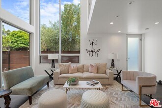 483 Carroll Canal Ct in Los Angeles, CA - Building Photo - Building Photo