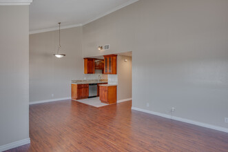 Park Larson Apartments in Garden Grove, CA - Building Photo - Interior Photo