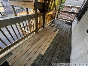 24 Charlotte St, Unit 2 in Boston, MA - Foto de edificio - Building Photo