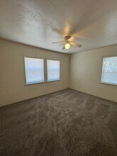 25 Columbus St in Bakersfield, CA - Foto de edificio - Building Photo