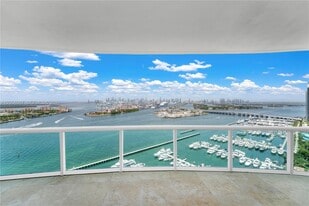 1000 South Pointe Dr in Miami Beach, FL - Building Photo