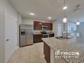 340 Spruce Pine Dr in Debary, FL - Building Photo - Building Photo