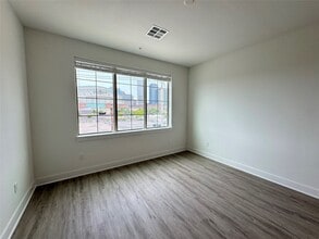 21 Chenevert St in Houston, TX - Building Photo - Building Photo