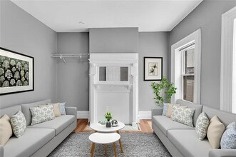 375 1/2 Main St in Pittsburgh, PA - Foto de edificio - Building Photo