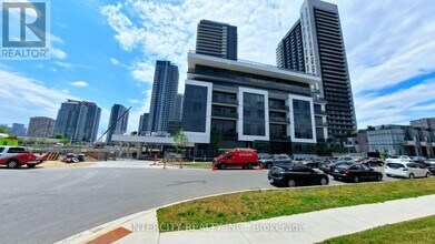 5105-5105 Hurontario St in Mississauga, ON - Building Photo - Building Photo