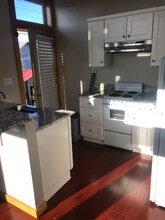 5025 36th Ave SW in Seattle, WA - Building Photo - Building Photo