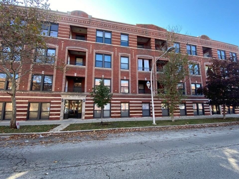 3925 W Altgeld St in Chicago, IL - Foto de edificio