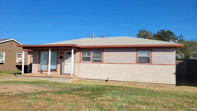 506 55th St in Lubbock, TX - Foto de edificio - Building Photo