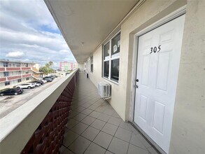 1800 79th Street Causeway in North Bay Village, FL - Foto de edificio - Building Photo