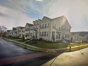 18 Peacock Way in Princeton, NJ - Building Photo - Building Photo