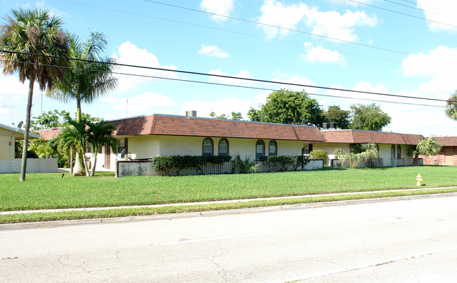 441 Banks Rd in Pompano Beach, FL - Building Photo - Building Photo