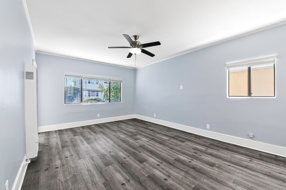 119 Orange Ave, Unit 04 in Long Beach, CA - Building Photo