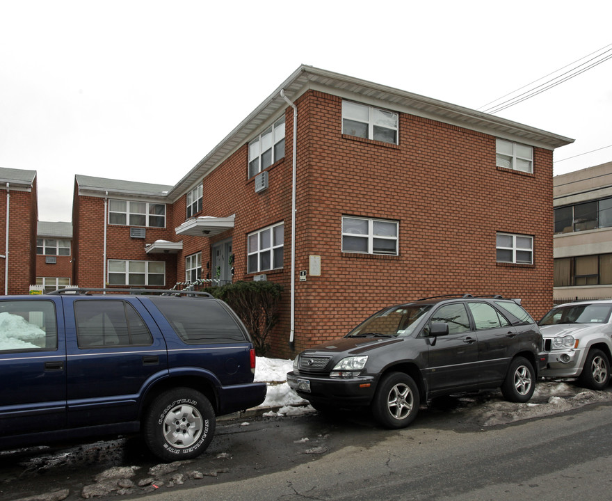 5600-5606 Jefferson St in West New York, NJ - Building Photo