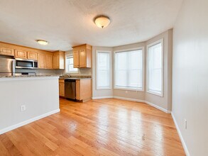 34 Lonsdale St, Unit 2 in Boston, MA - Foto de edificio - Building Photo